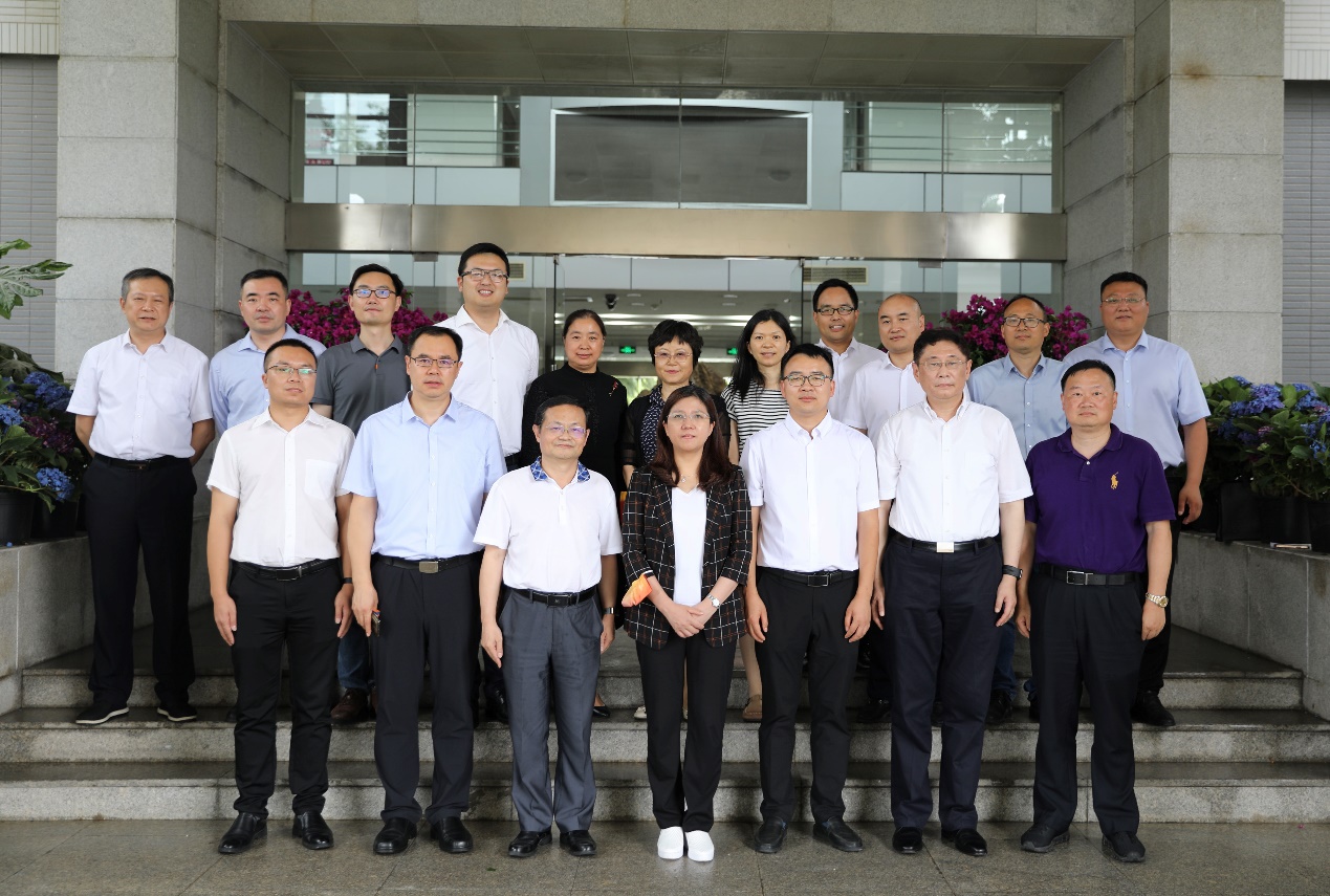 必赢(中国)biying·官方网页版,与东南大学签订产学研战略合作协议，瞿磊获颁“东南大学至善教育贡献奖”